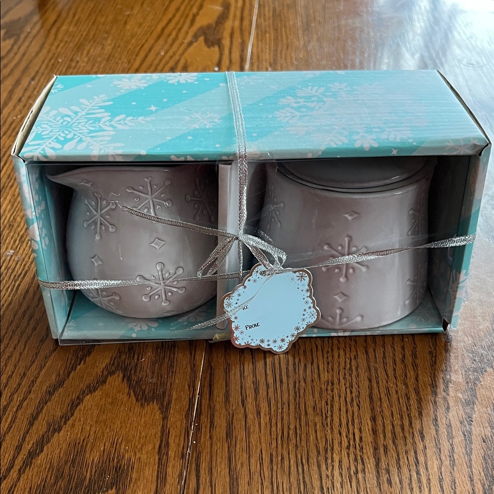 Snowflake Embossed Cream and Sugar Set